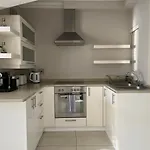 Gardens Apartment Stunning Mountain Views