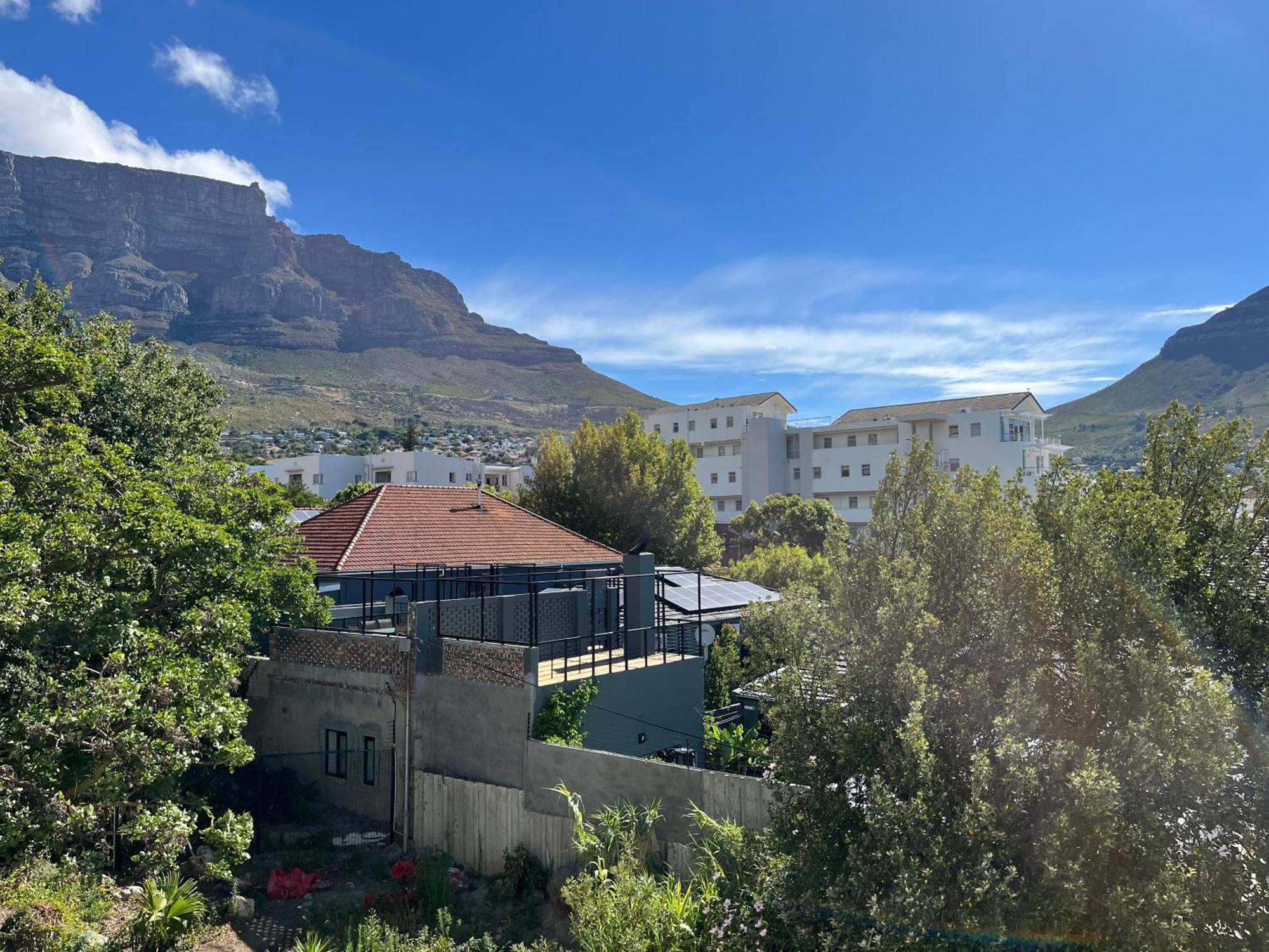 Gardens Stunning Mountain Views Apartment